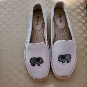 Soludos Beaded Elephant Smoking Slipper Size 9